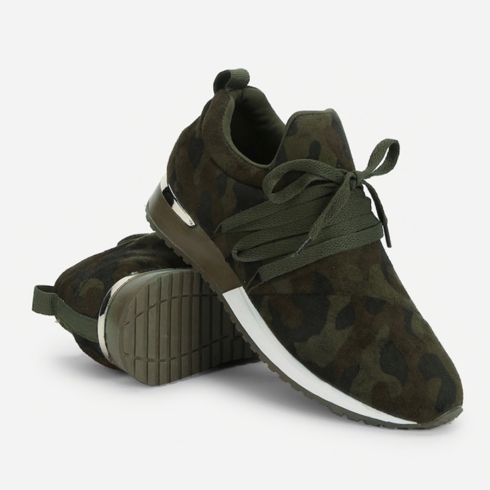 Camo lace-up tennis shoes sneakers